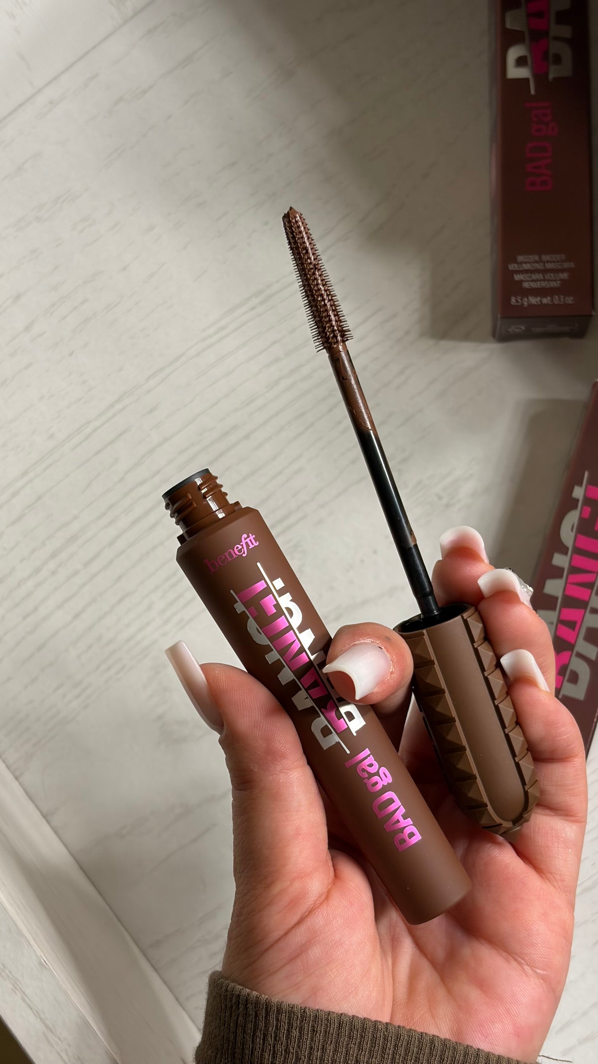 Benefit marrone